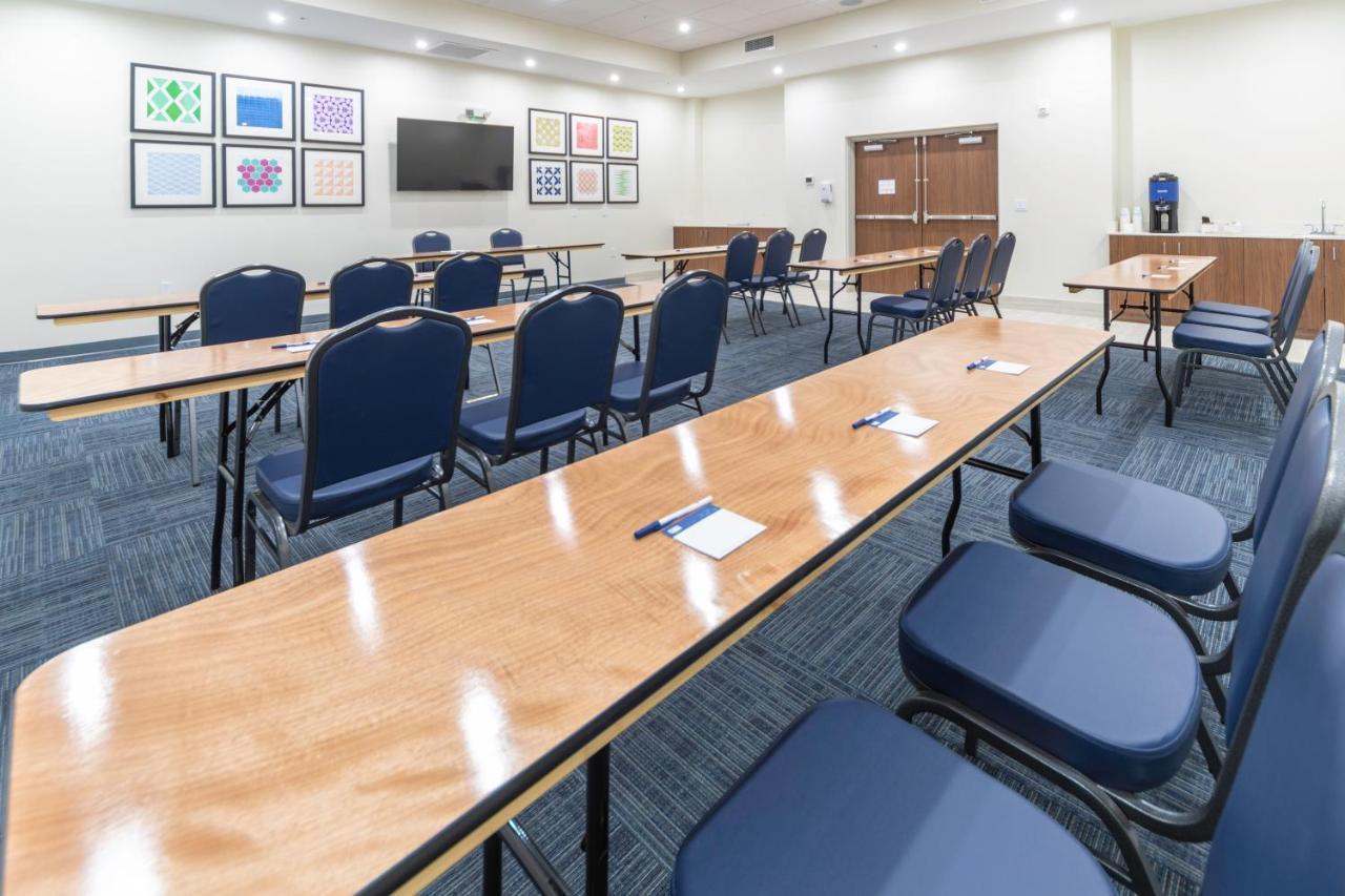 Holiday Inn Express & Suites - Fort Myers Airport By Ihg Bagian luar foto