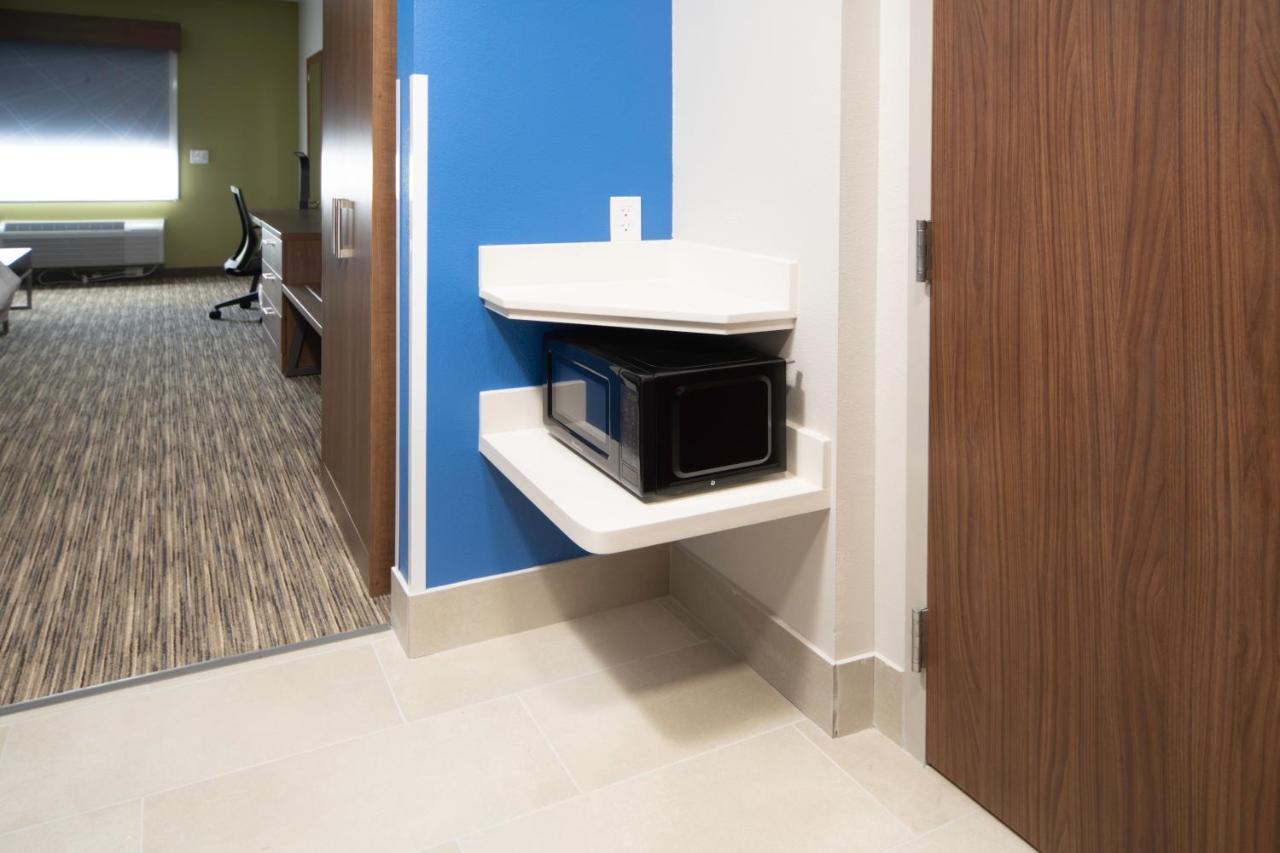 Holiday Inn Express & Suites - Fort Myers Airport By Ihg Bagian luar foto
