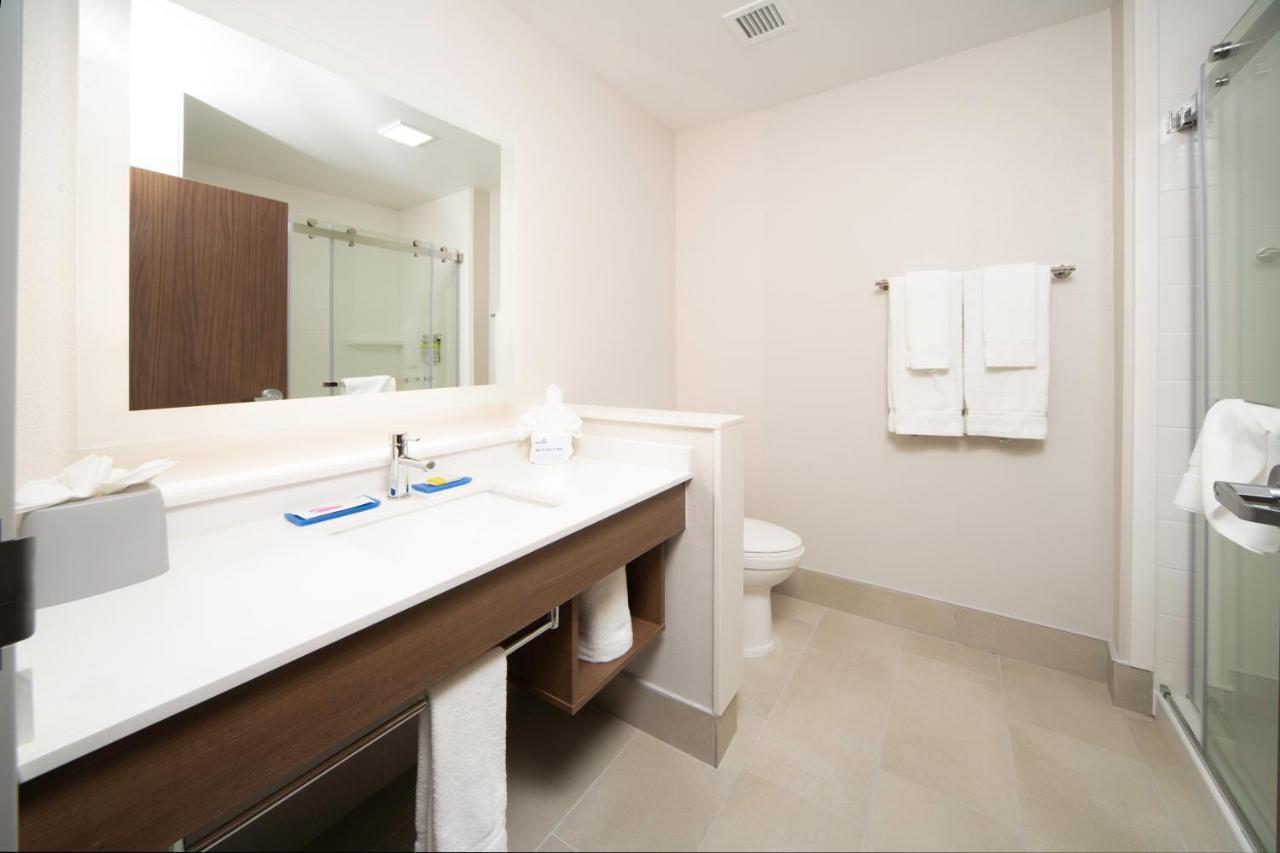 Holiday Inn Express & Suites - Fort Myers Airport By Ihg Bagian luar foto