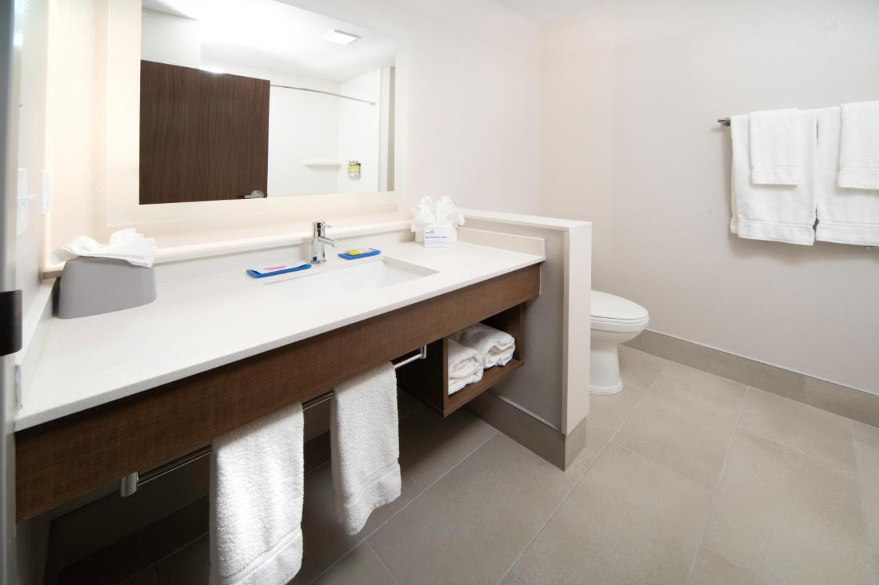 Holiday Inn Express & Suites - Fort Myers Airport By Ihg Bagian luar foto