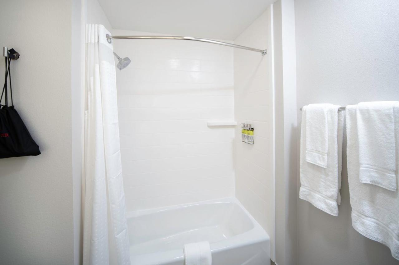 Holiday Inn Express & Suites - Fort Myers Airport By Ihg Bagian luar foto