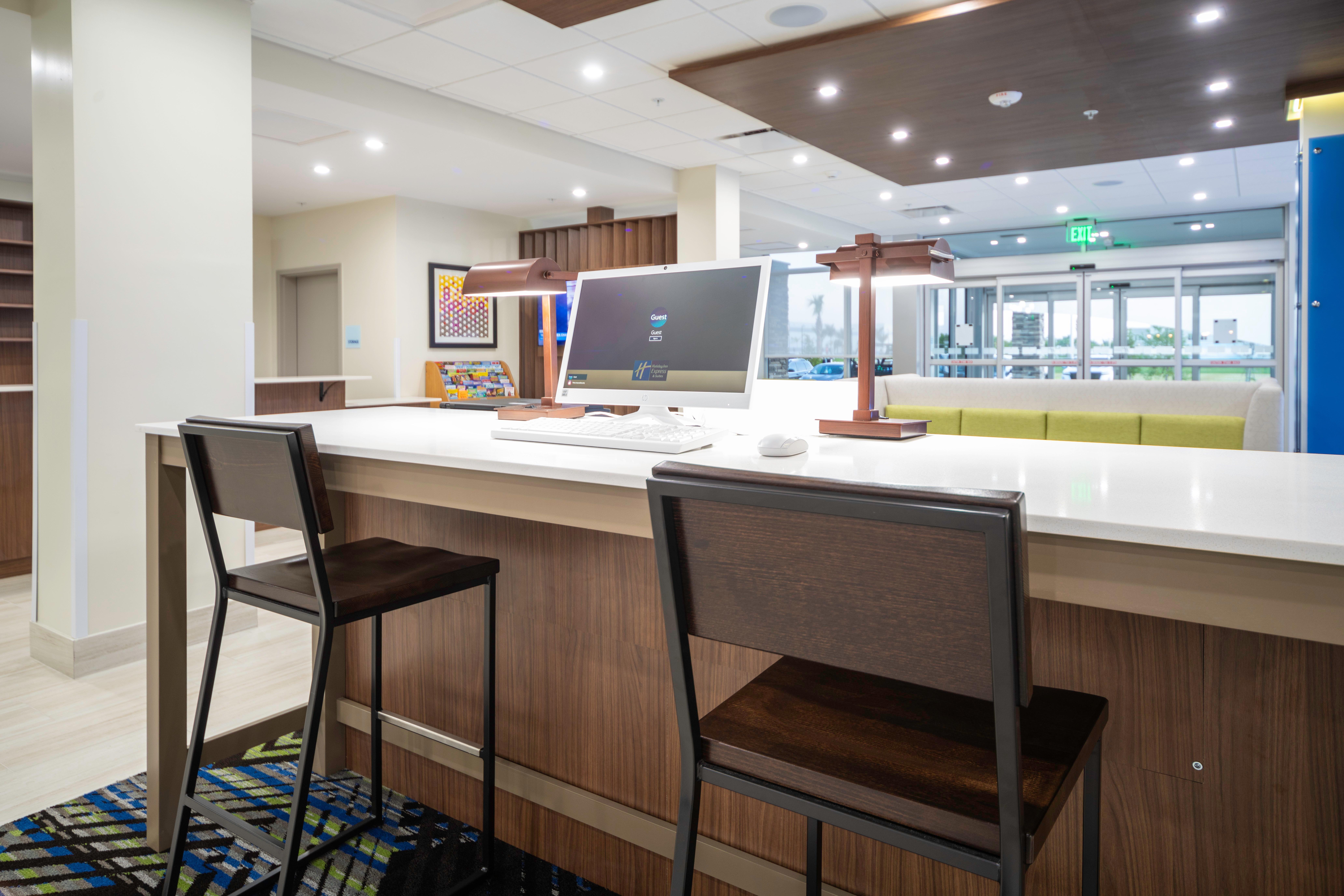 Holiday Inn Express & Suites - Fort Myers Airport By Ihg Bagian luar foto